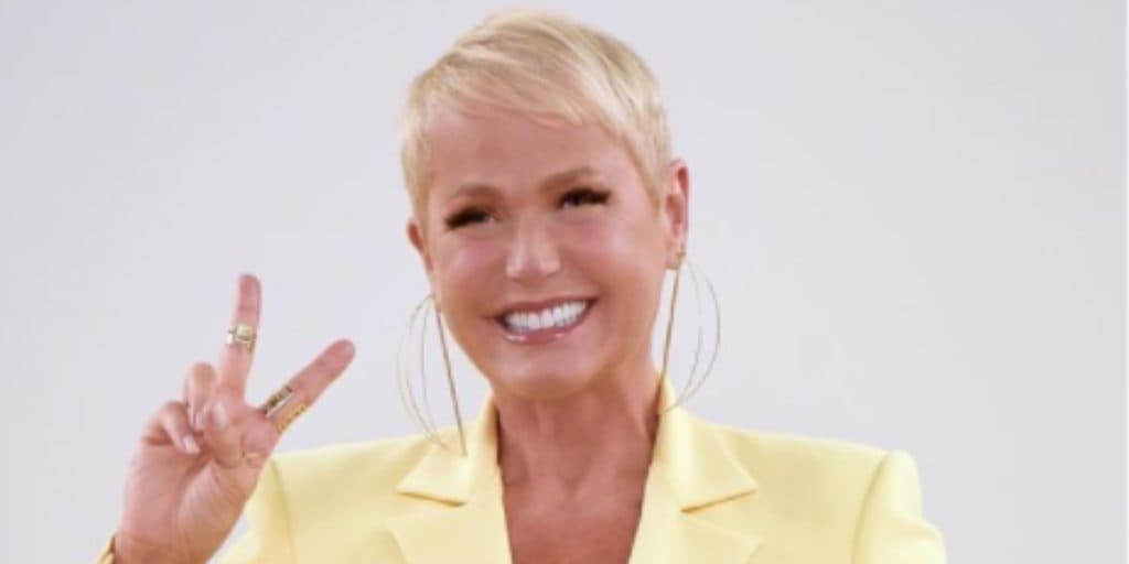 Xuxa assina com a Globo, tem estreia confirmada e dribla emissora com projeto em rival ao mesmo tempo