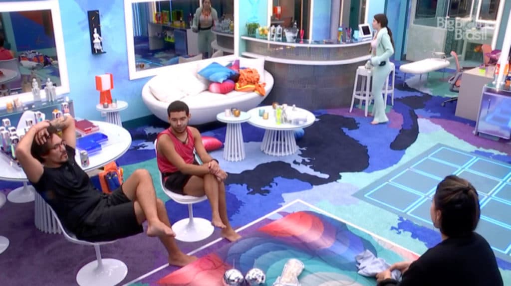 BBB22: Clima esquenta entre ex-aliados e Jade Picon debocha da cara de Arthur Aguiar
