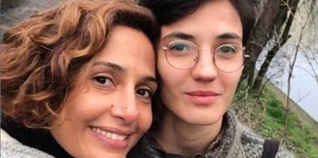Ex-mulher de Camila Pitanga é presa pelada na rua, atriz entra no meio e polícia algema famosa pelo pé: “Absurdo”