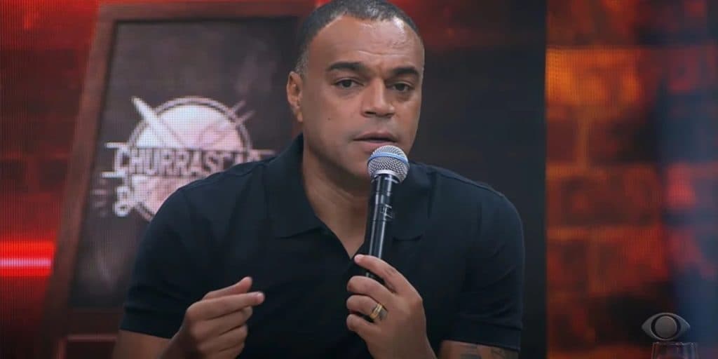 “Abalado”, Denílson expõe notícia cruel de câncer, chora e desmorona ao vivo: “Muito forte”