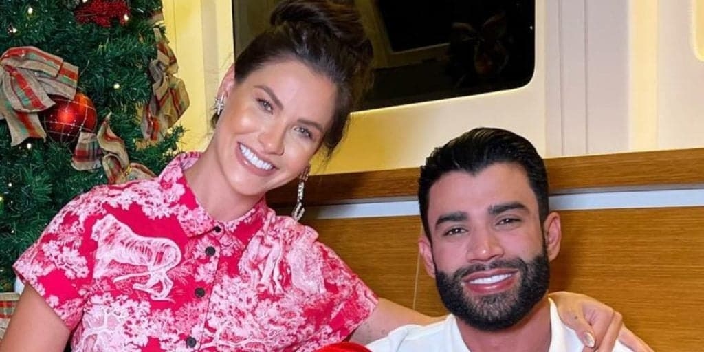 Gusttavo Lima e Andressa surgem em foto inédita com família completa, após anuncio de 3º filho