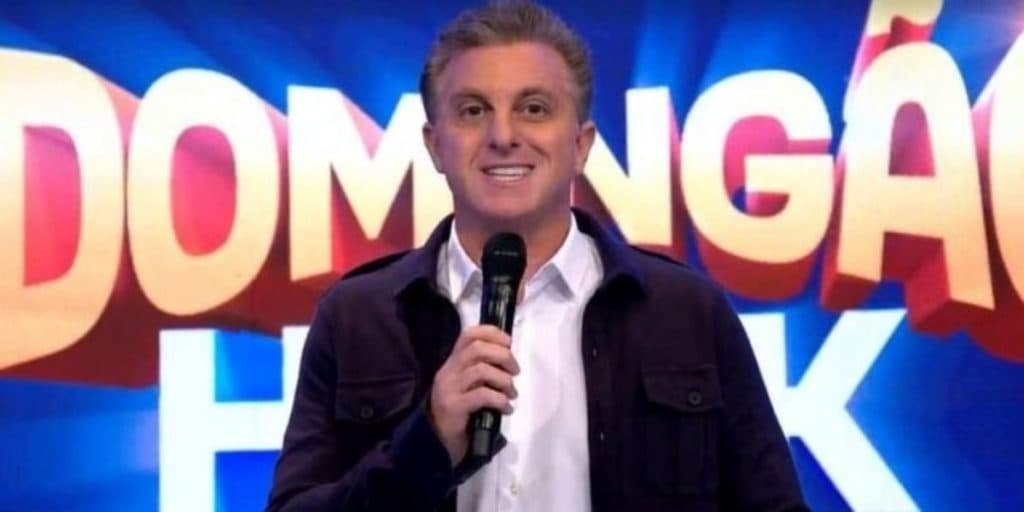 Luciano Huck revive quadro de sucesso do Caldeirão
