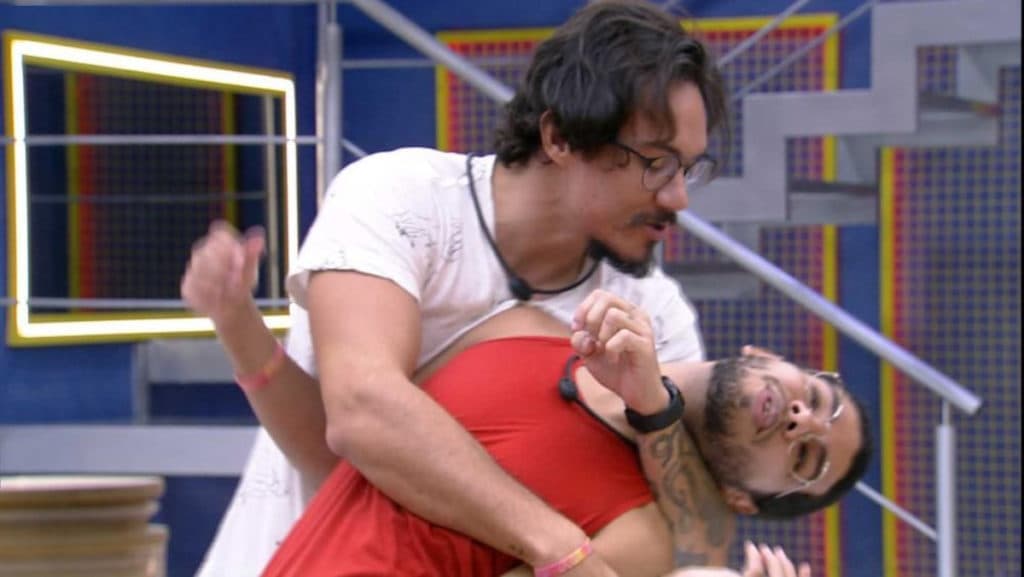 BBB22: Após transar com Maria e Natália no reality, Eliezer faz proposta para Vyni