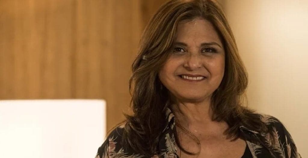 Após família da atriz Elisangela ser chamada às pressas em hospital para notícia, relato revolta: "Por aparelhos"