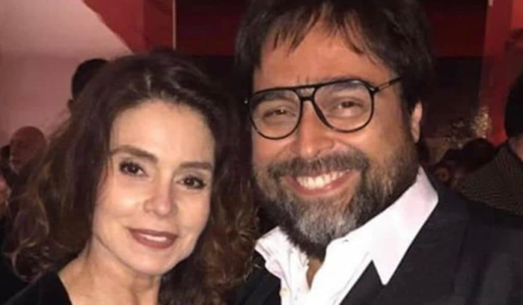 Viúvo de Françoise Forton expõe prints de converas sobre amor e esperança com a atriz e emociona público