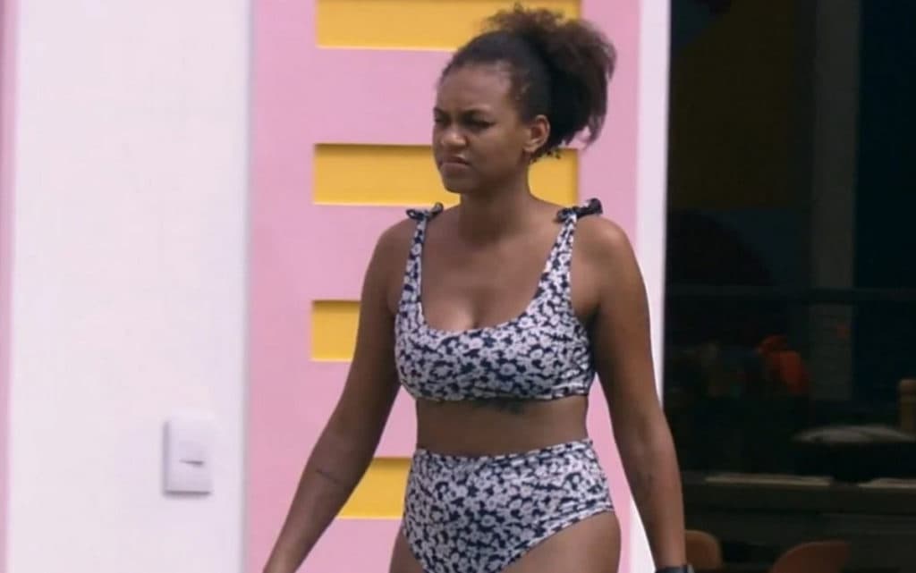 BBB22: Jessilane baba na colher de cozinhar feijão e web reage: "Porca"