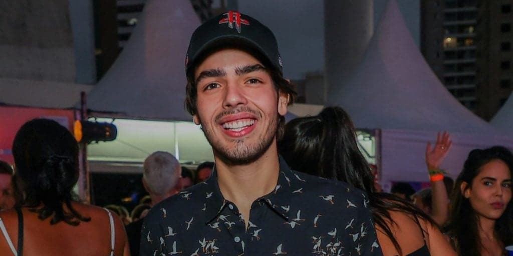 João Guilherme, filho de Faustão, tem vídeo íntimo com namorada em barco exposto