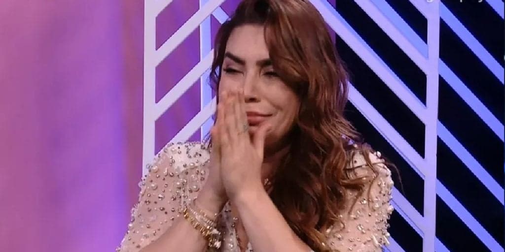 Naiara Azevedo se contorce de dor, é socorrida antes de show e diagnóstico explode: "Não consegui"