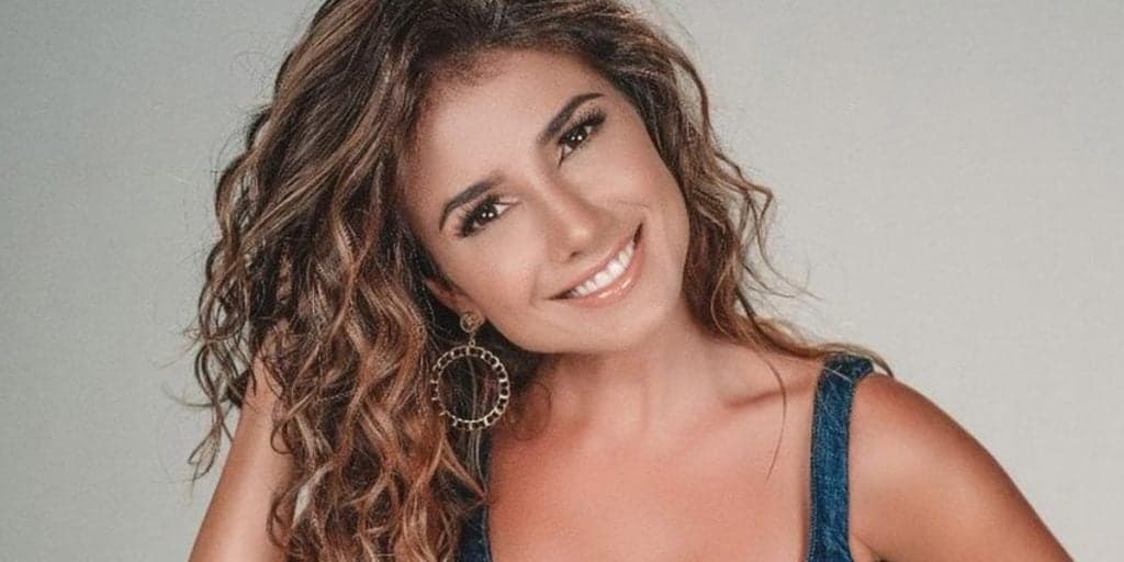 Paula Fernandes é trancada em camarim, acaba enclausurada e desmascara a própria equipe: "Tudo mal feito"