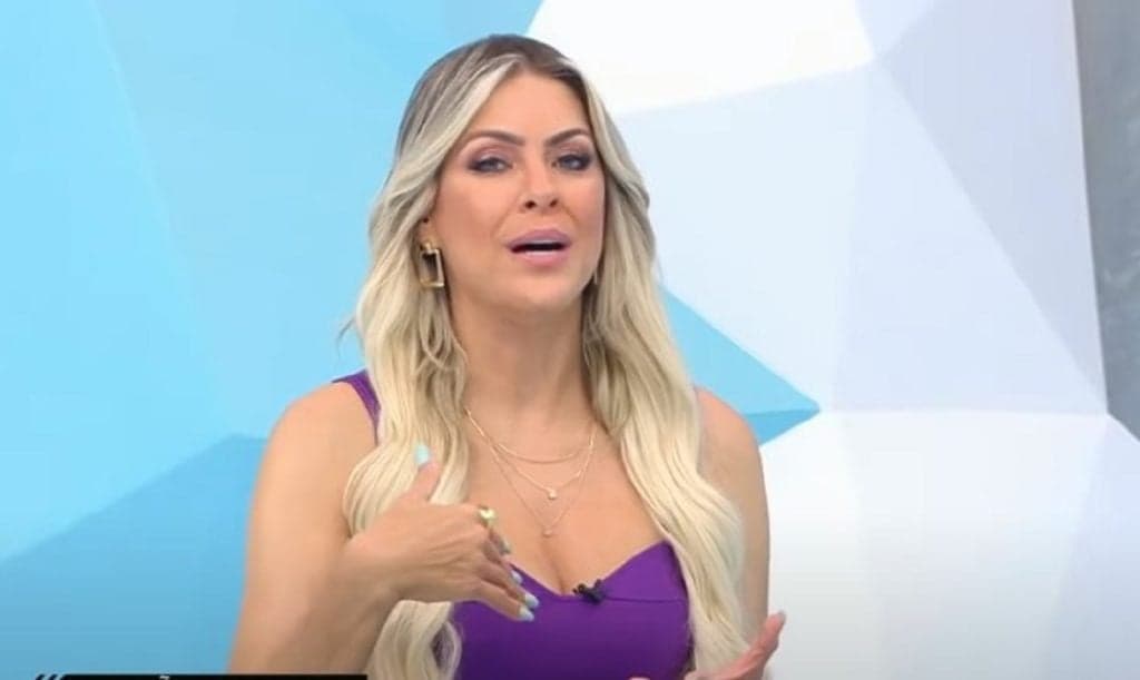 "Eu mereço igual", Renata Fan não se controla e desabafa sobre demissão ao vivo na Band: "Cair nesse erro"