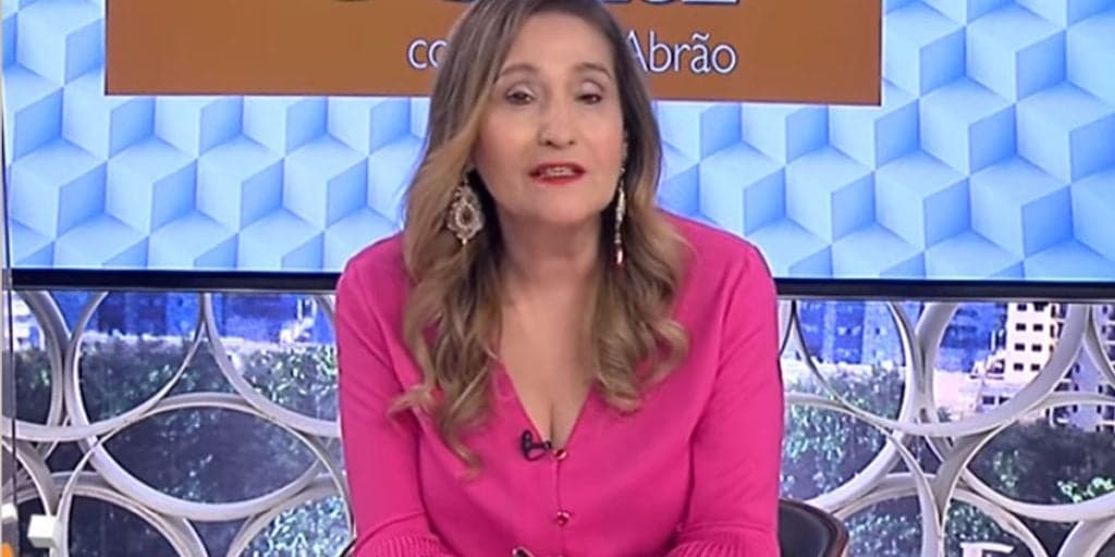 Sonia Abrão para programa, diz o que pessoa do SBT fez com ela e segura na garganta: "Fiquei muito"