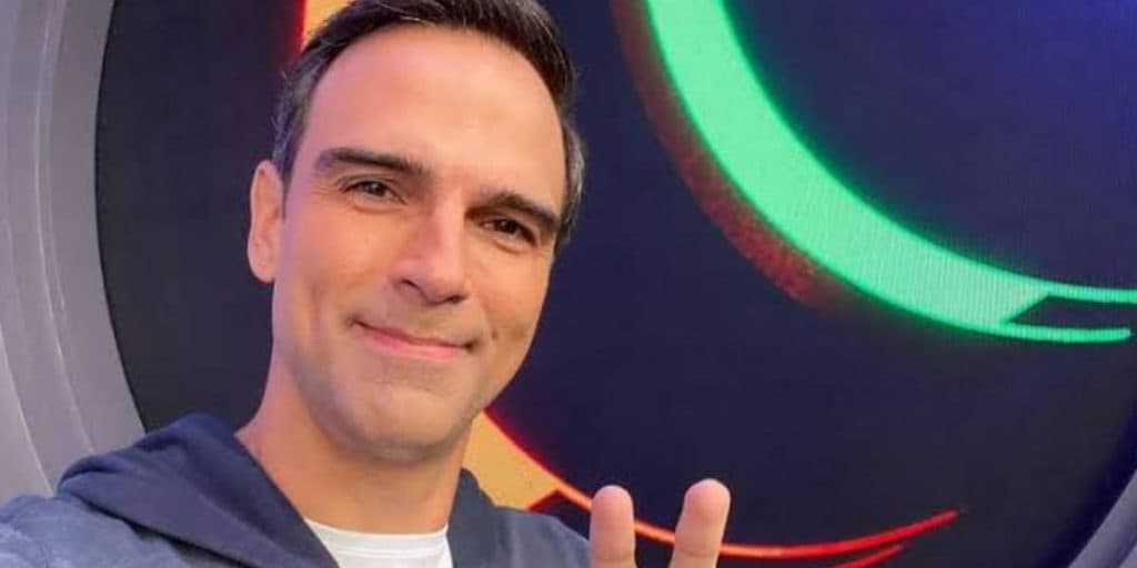 BBB22: Tadeu Schmidt é arremessado ao vivo na Globo e assusta público: "O que é isso?"