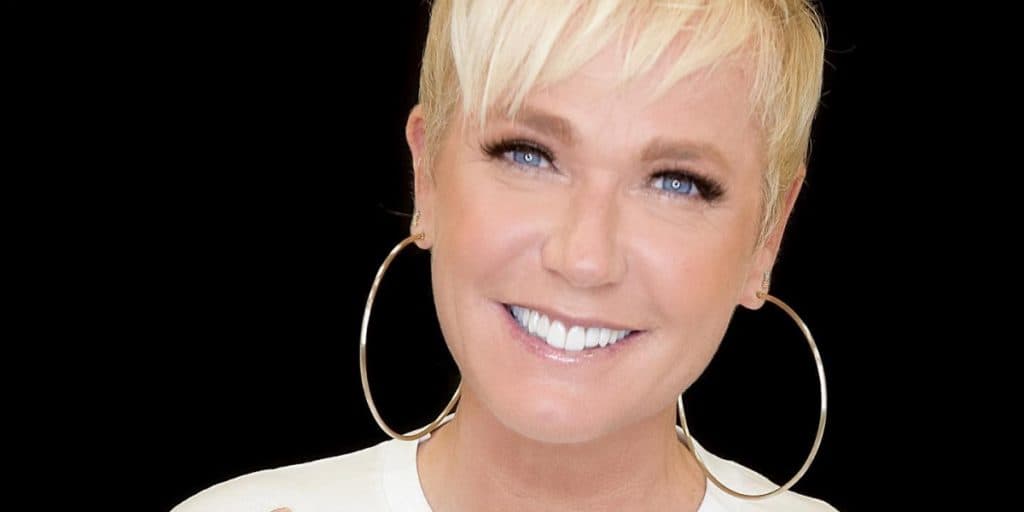 "Sintam-se abraçados por mim", diz Xuxa, após lidar com morte de parceiro, boatos de relação lésbica e mais
