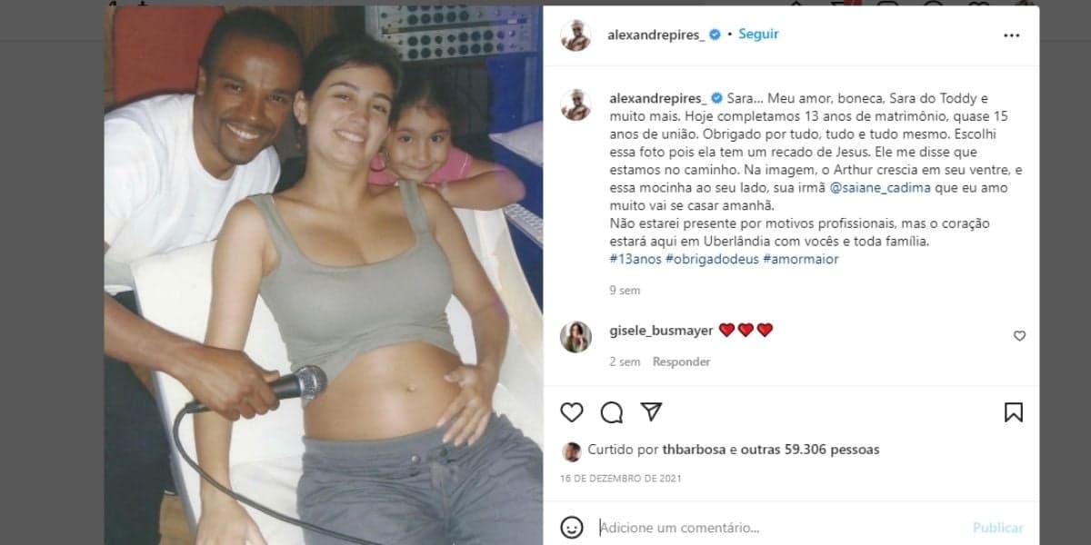Discreto, Alexandre Pires assume ao mundo com quem é casado e declara sentimentos em textão: "Meu amor"