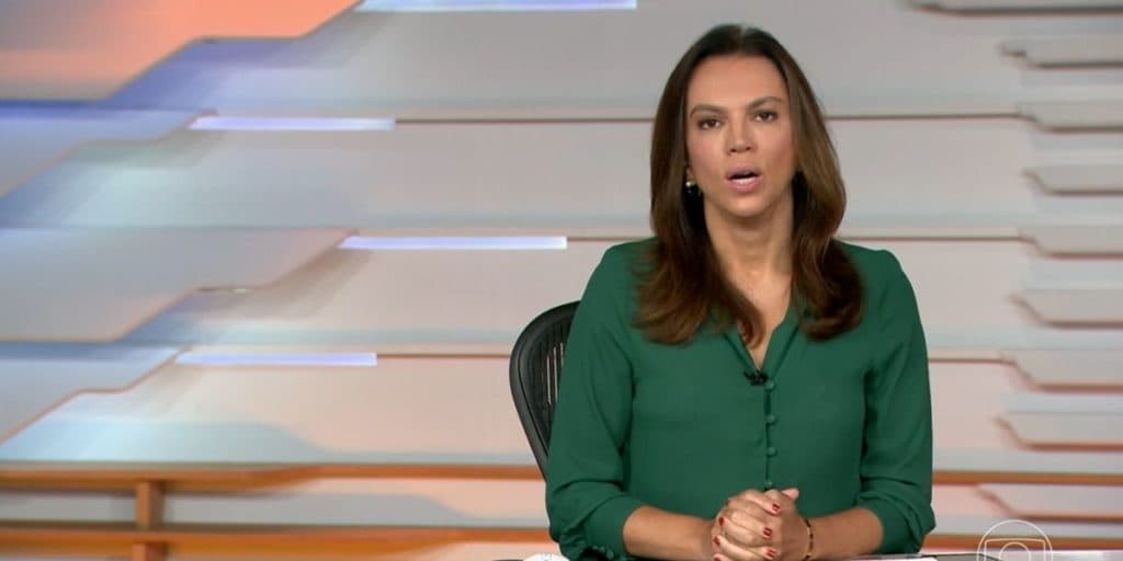 Ana Paula Araújo tem intimidade roubada, expõe fotos com quem é casada e surge abraçada com mulher