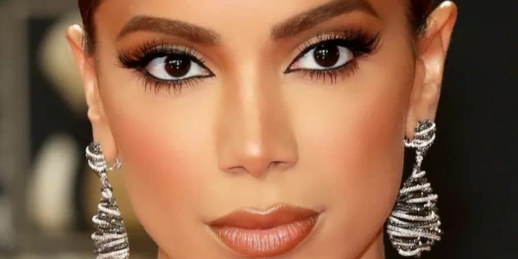 Anitta critica guerra entre Rússia e Ucrânia: "Coisa de gente burra e pouco visionária"
