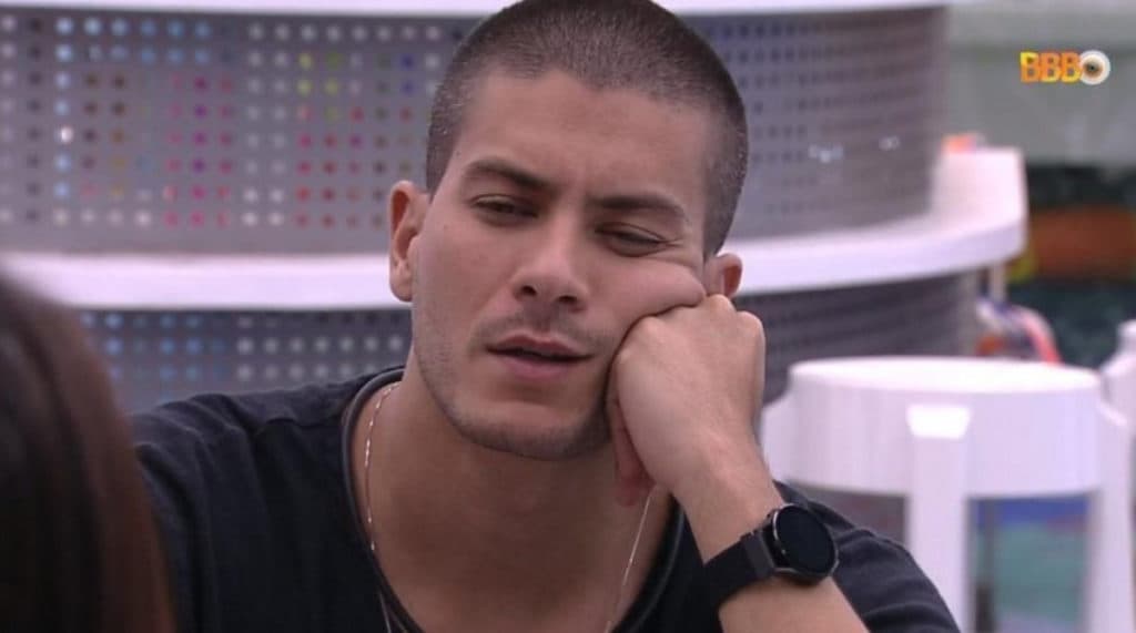 BBB22: Arthur Aguiar revela técnica para brothers fazerem cocô sem deixar cheiro