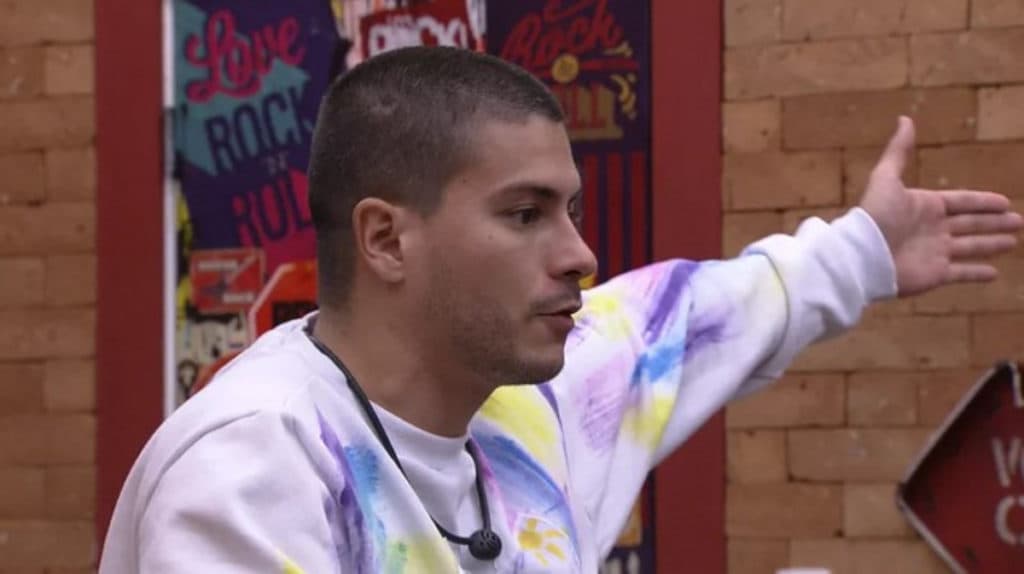 BBB22: Arthur Aguiar dá piti e declara 'guerra' contra Jessilane e Natália