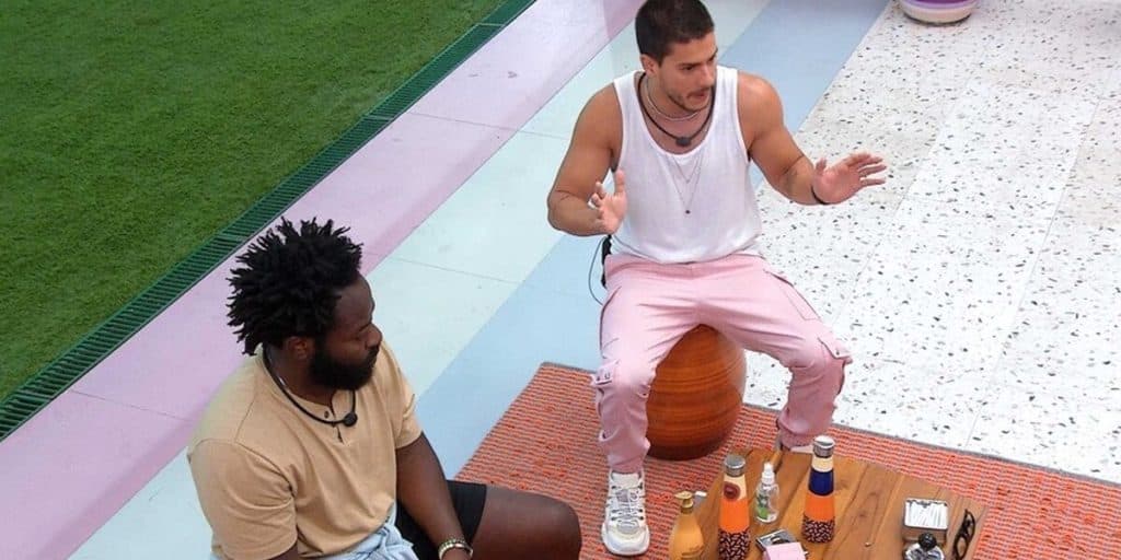 BBB22: Arthur Aguiar erra o tom e é esculachado por Douglas e Paulo André após falas machistas