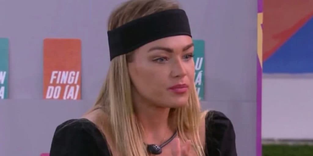 Bárbara detona Larissa após ser desmascarada pela sister para Jade: "Fofoqueira"