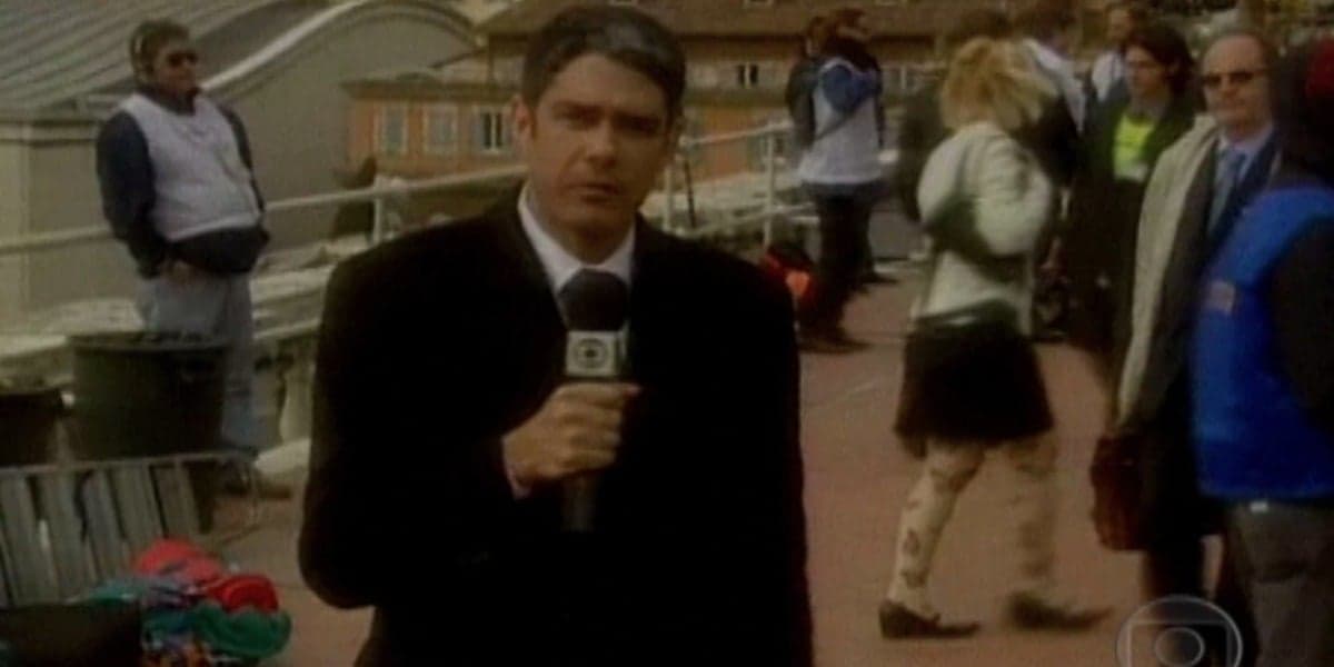 William Bonner na cobertura da morte do Papa João Paulo II (Foto: Reprodução/TV Globo)