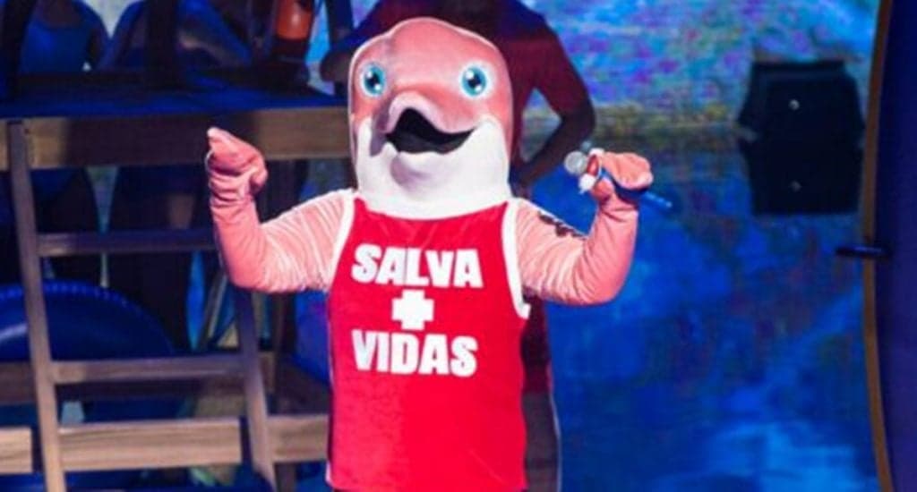 Jurado acerta quem é o cantor no The Masked Singer Brasil e desmascara Boto Rosa: "Conheço essa dancinha"