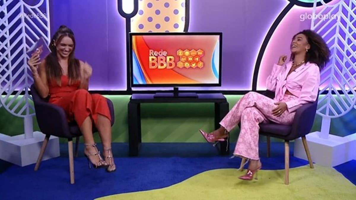 Rafa Kalimann recebe a eliminada Brunna Gonçalves no Bate-Papo BBB (Reprodução/ Globoplay) Rafa Kalimann recebe a eliminada Brunna Gonçalves no Bate-Papo BBB (Reprodução/ Globoplay)