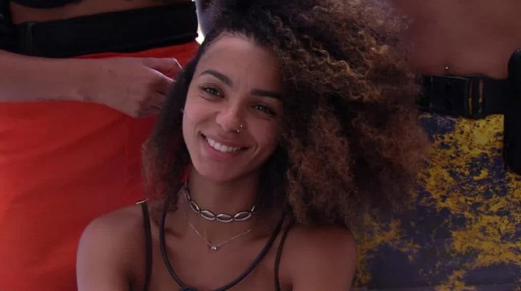 BBB22: Emparedada, Brunna Gonçalves tira a peruca e mostra cabelos naturais