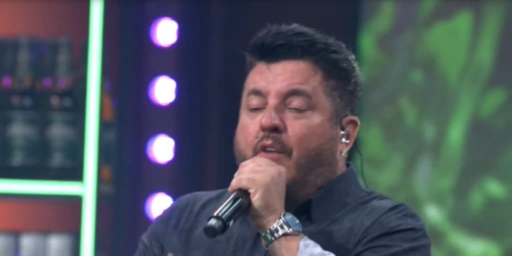 Bruno dá vexame com Leonardo ao vivo, se esforça para respirar, abandona palco e sertanejo detona: “Tá fudid@”