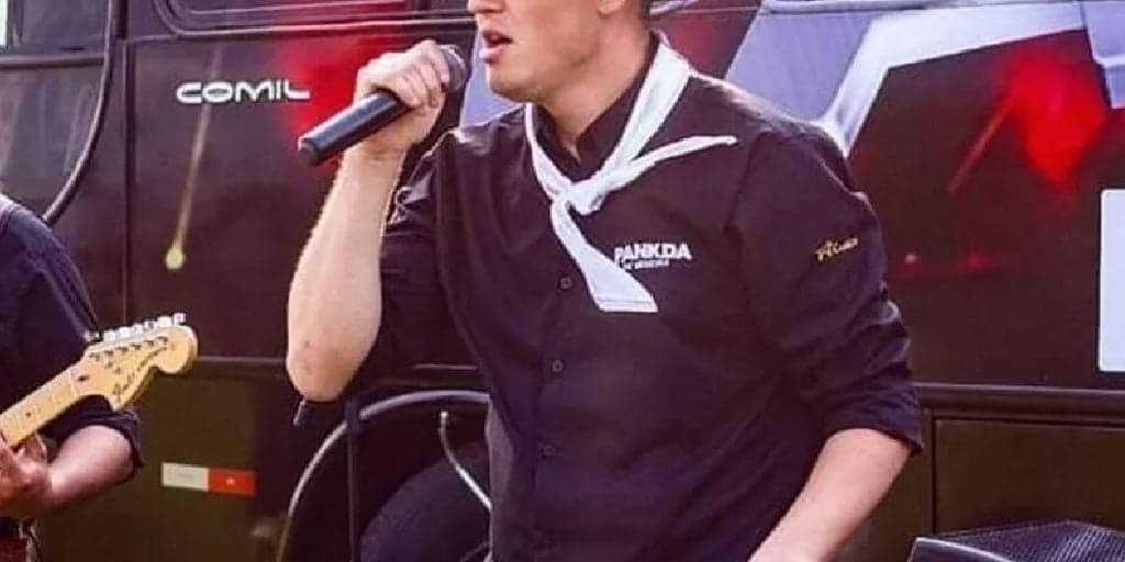 Luto urgente: Cantor famoso pega guitarra, recebe descarga e morre eletrocutado em cima de palco