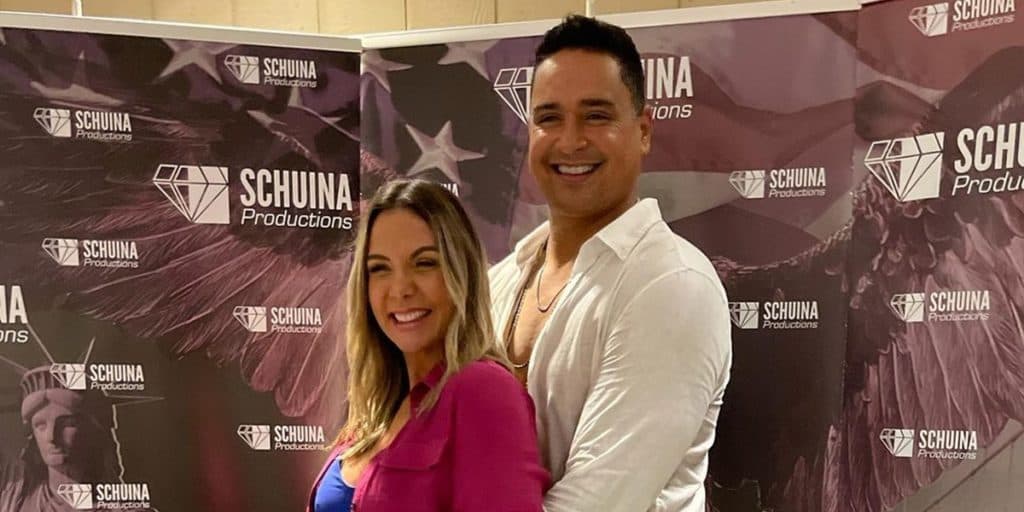Simony contou que Alexandre Pires traiu Carla Perez com a dançarina quando eram namorados na juventude