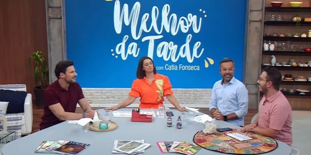 Colunista de Catia Fonseca deixa o MDT, é substituído às pressas e apresentadora expõe motivo: "Infelizmente"