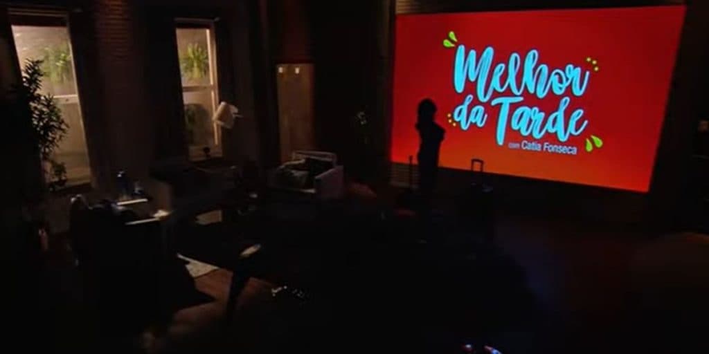 Catia Fonseca volta ao MDT, sofre apagão ao vivo na Band e entra em desespero: "Não acredito"