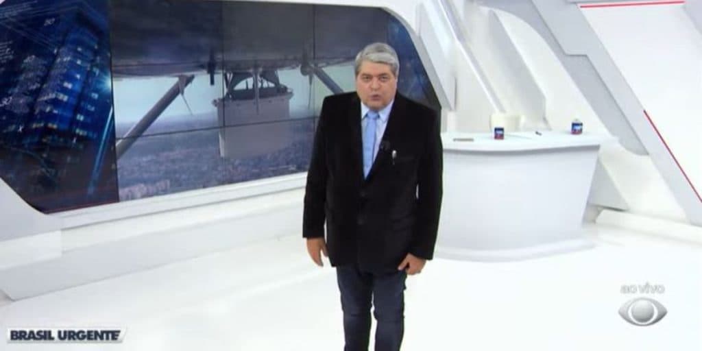 Datena debocha da Globo ao vivo e vê canal desesperado trocando programação às pressas: "Um pau"