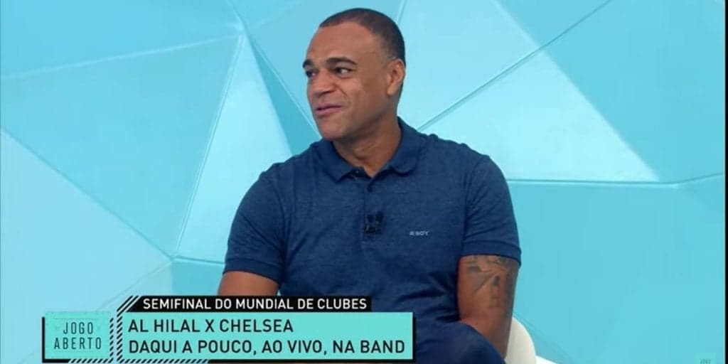 Denílson esbanja amor, une carisma ao talento e mostra que é uma estrela na TV assim como foi no futebol