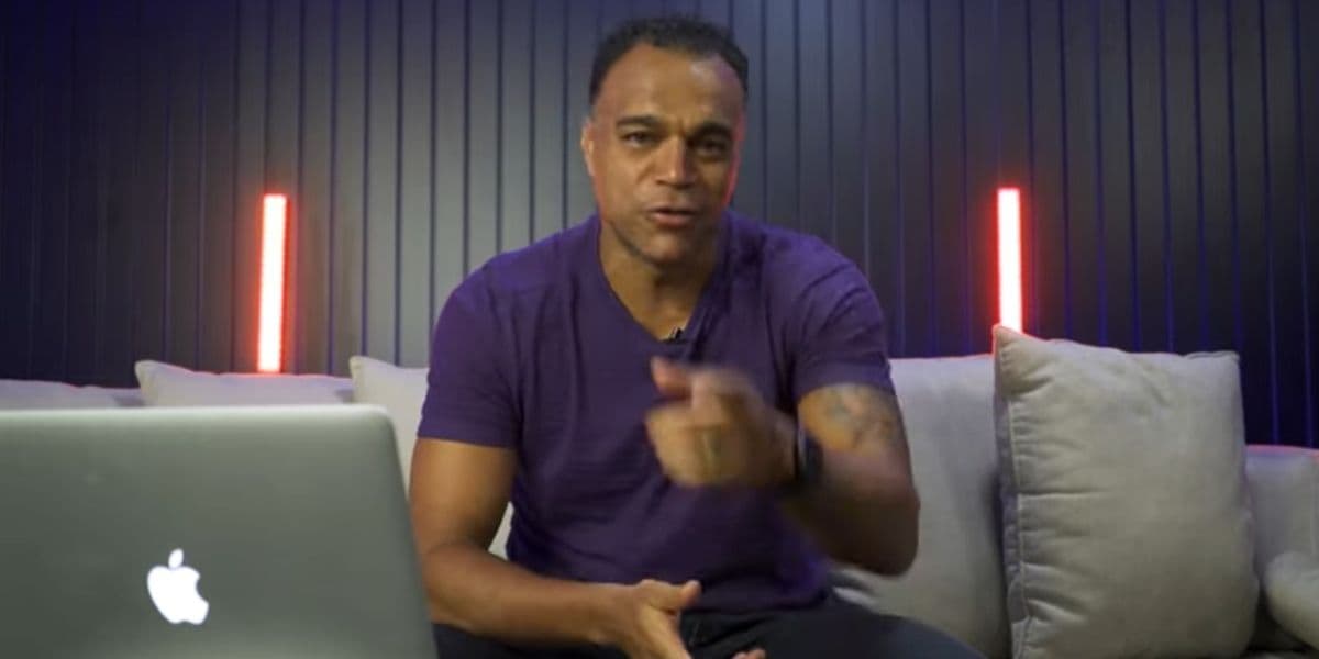 "Fiz questão", Denílson expõe o que namorado de Renata Fan fez, não se aguenta e assume: "Sacaneando o Átila" "Fiz questão", Denílson expõe o que namorado de Renata Fan fez, não se aguenta e assume: "Sacaneando o Átila"