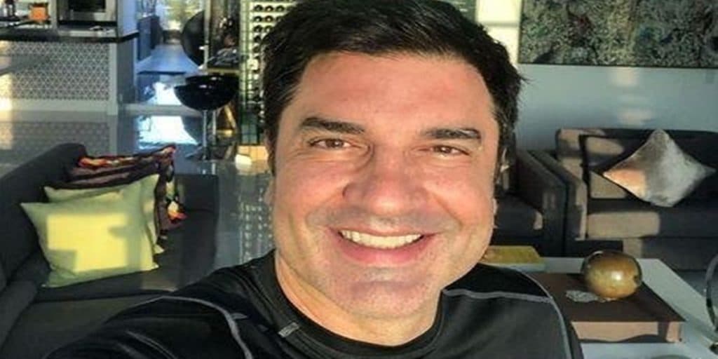 Edu Guedes, após anos tentando preservar a intimidade, surge ao lado da filha e expõe parceiro: "juntos"