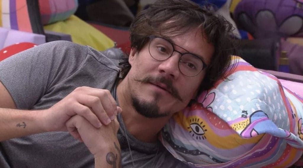BBB22: Eliezer pergunta se herpes "pode se espalhar para o pint*" e assusta Tiago