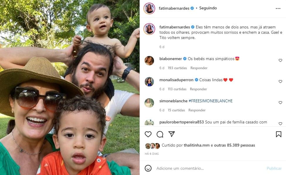 Fátima Bernardes posa com o amado e crianças (Foto: Reprodução)
