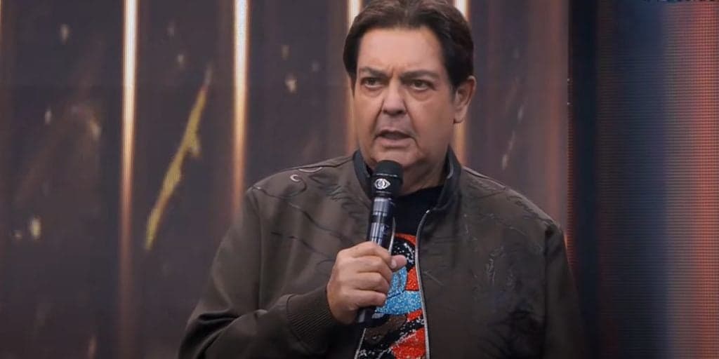 "Nervosa", Faustão comete gafe na Band e é cortado por Felipe Araújo, após emissora perder milhões