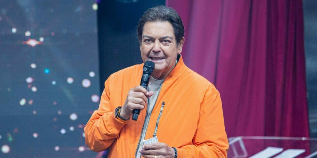 Ao ter farsa exposta por cantor, Faustão vive o pior desde que chegou à Band e rasga: "Artista que se acha"