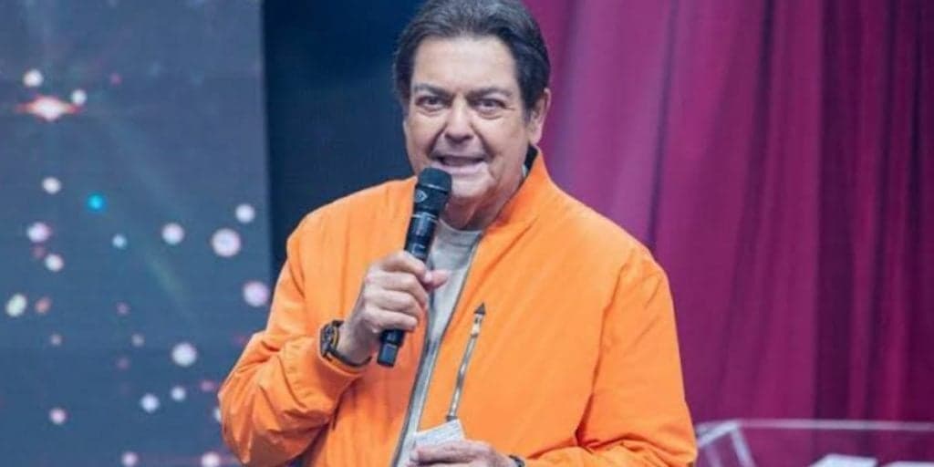 Ganhando 10 milhões na Band, Faustão vive em apartamento de 35mi, 20 cômodos e 35 vagas na garagem; Veja