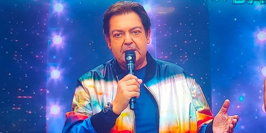 Após um mês, Faustão fiasca, é encoxado pela RedeTV! e tem pior audiência da história