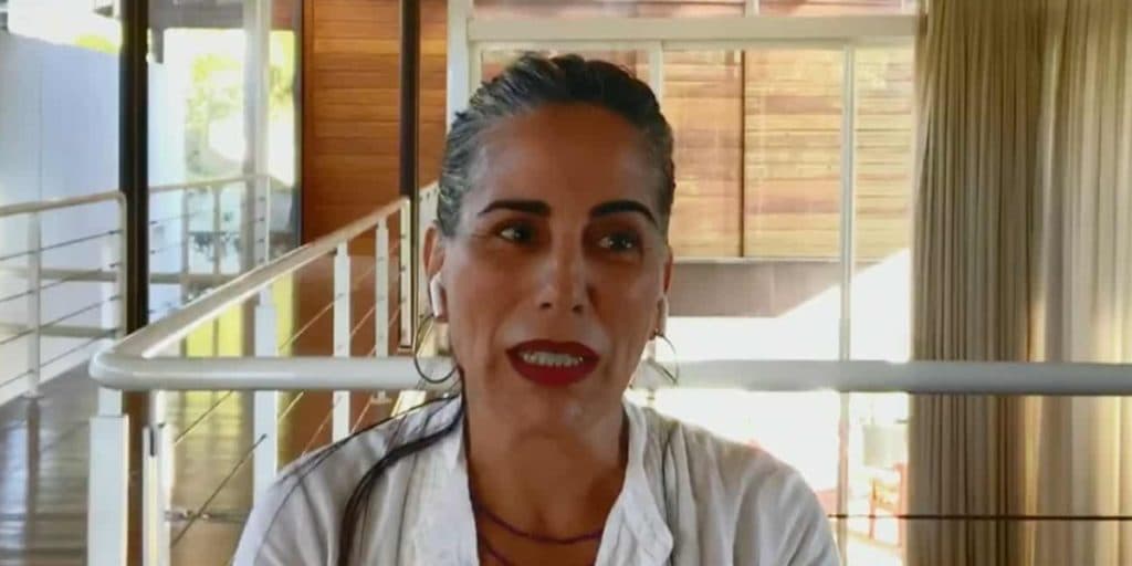 Glória Pires posou ao lado do herdeiro, depois que o companheiro enfrentou grave problema de saúde