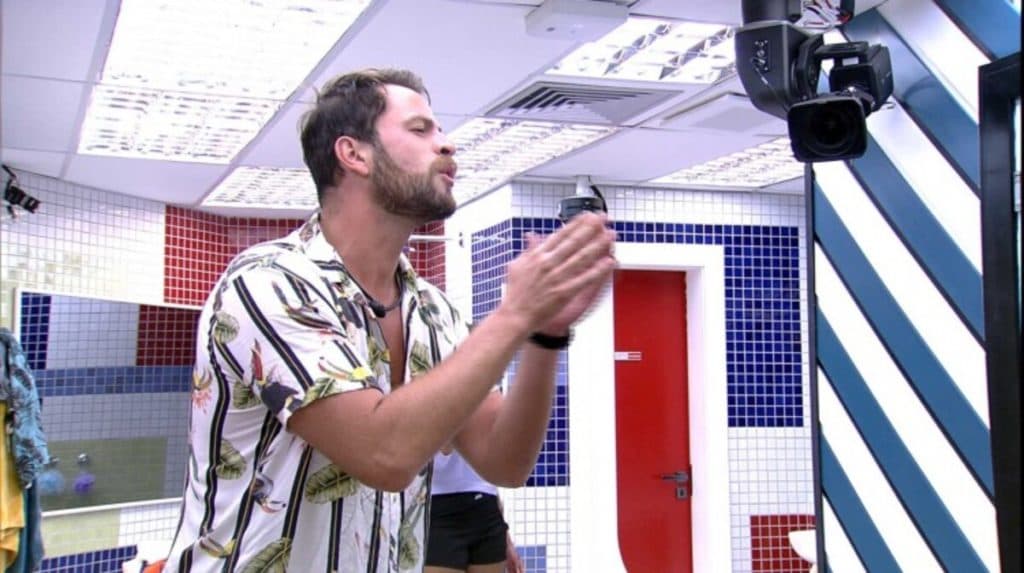 BBB22: Após protagonizar barraco com Larissa, a web vai à loucura e declara torcida para Gustavo: "Vai lá, plantinha"