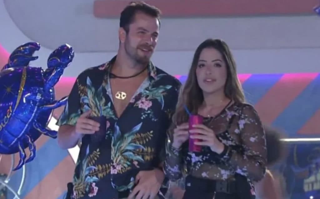 BBB 22: Após várias investidas, Laís consegue dar beijo fatal em Gustavo para fugir do paredão