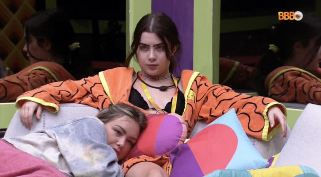 BBB22: Acreditando que Jade ainda é 'favorita', Larissa quer formar aliança e aconselha: "Cuidado com Bárbara e Laís"