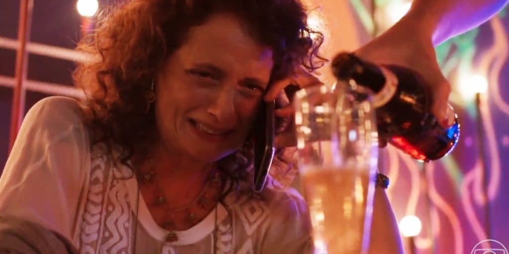 Um Lugar ao Sol: Morreu? Julia paga preço alto após beber, atropelar Bárbara e ser arrastada para delegacia