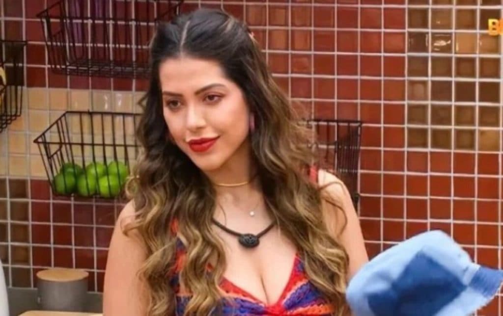 BBB22: Laís é acusada de cometer racismo contra Douglas: “Era pra ter socado um prego no pé dele”