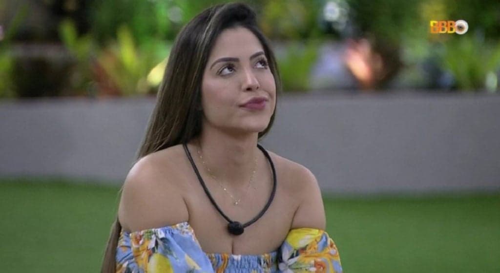 BBB22: Sem usar calcinha, Natália sugere para Laís: “Hoje pode dormir de conchinha” 